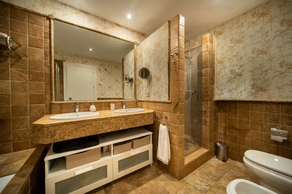 Apartament w kompleksie golfowym w Esteponie — zdjęcie