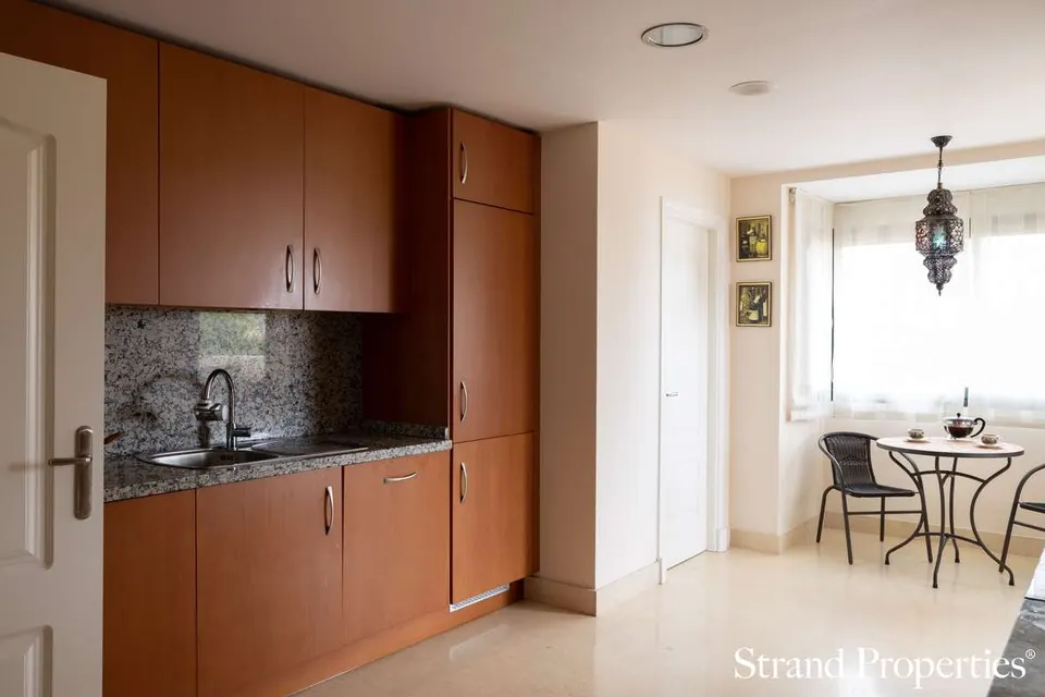Apartament z widokiem na morze w Benahavís — zdjęcie