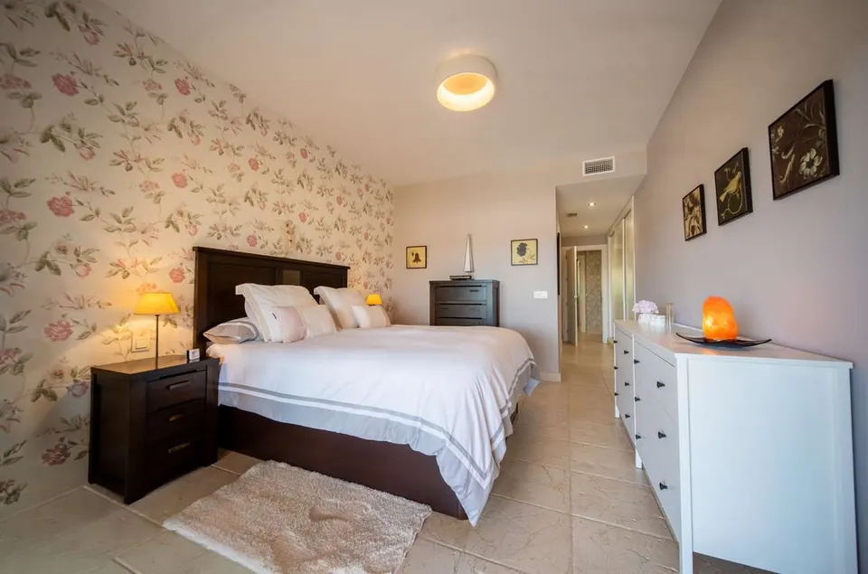 Apartament w kompleksie golfowym w Esteponie — zdjęcie