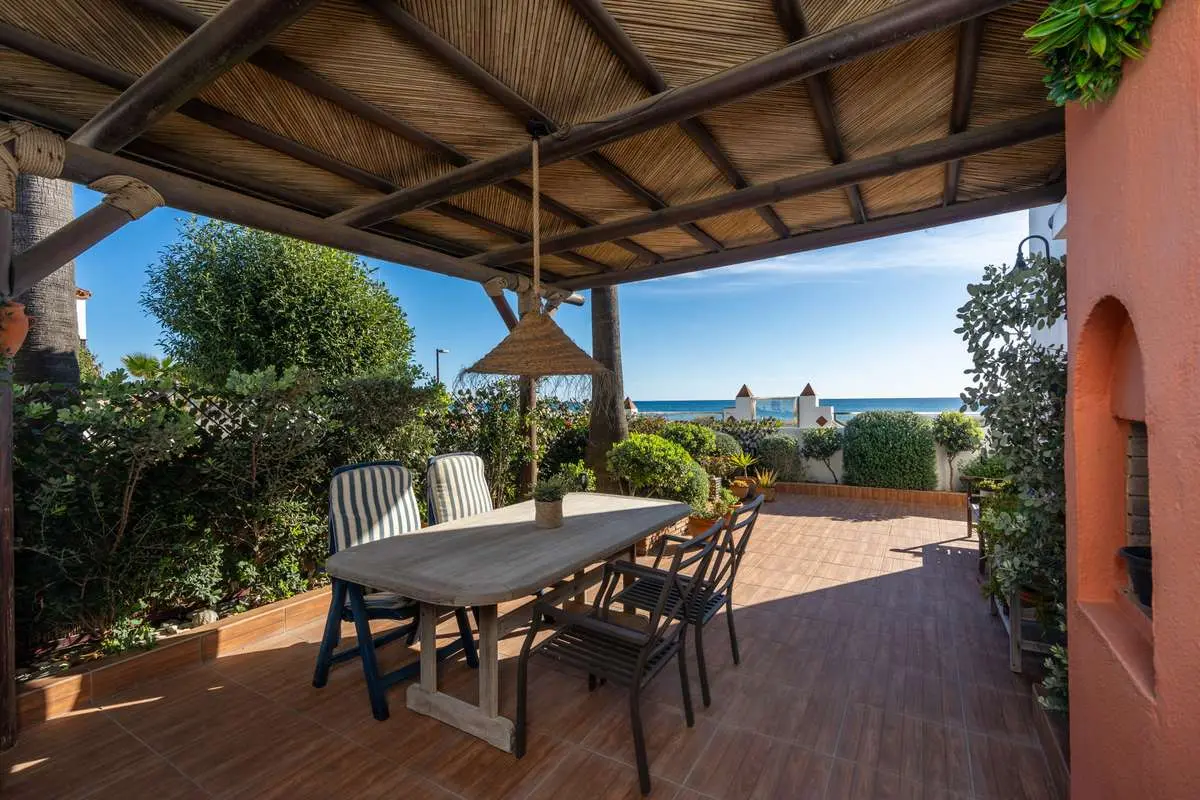 Dom szeregowy przy plaży w Casares