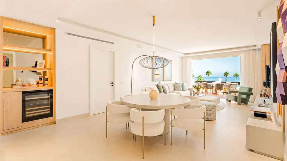 Penthouse przy plaży w Esteponie — zdjęcie