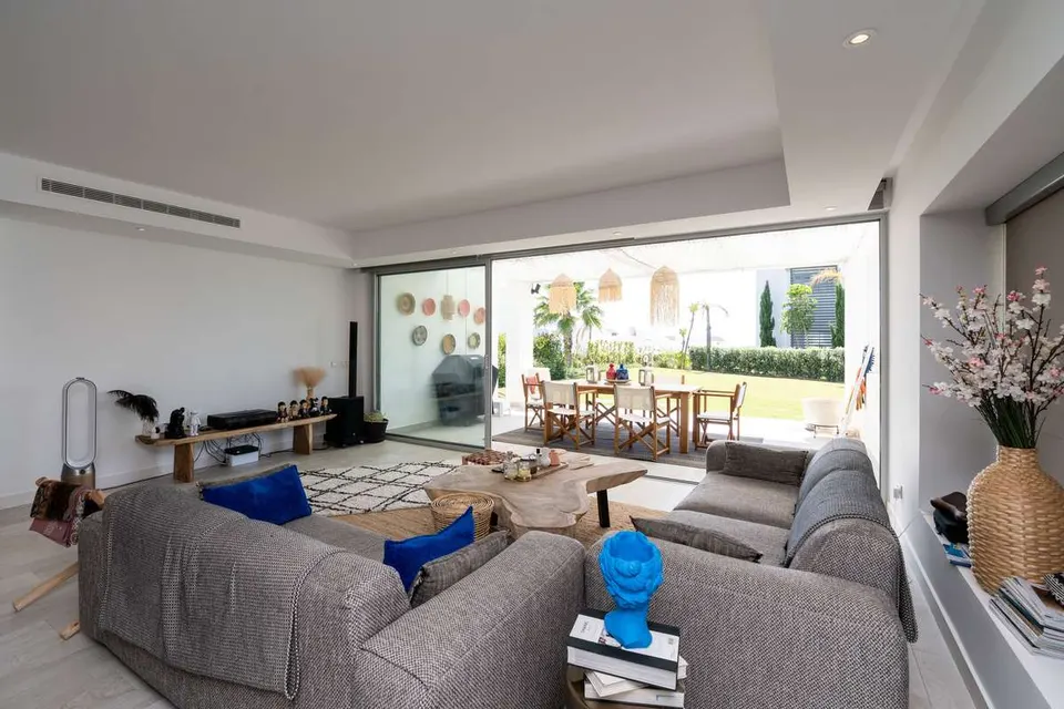 Apartament z ogrodem w Casares — zdjęcie