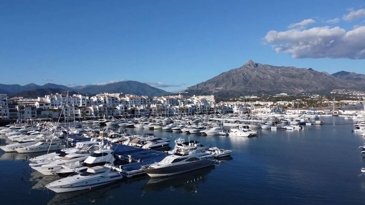 Apartament z widokiem na port w Marbelli