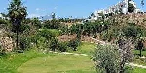 Willa przy polu golfowym w Esteponie — zdjęcie