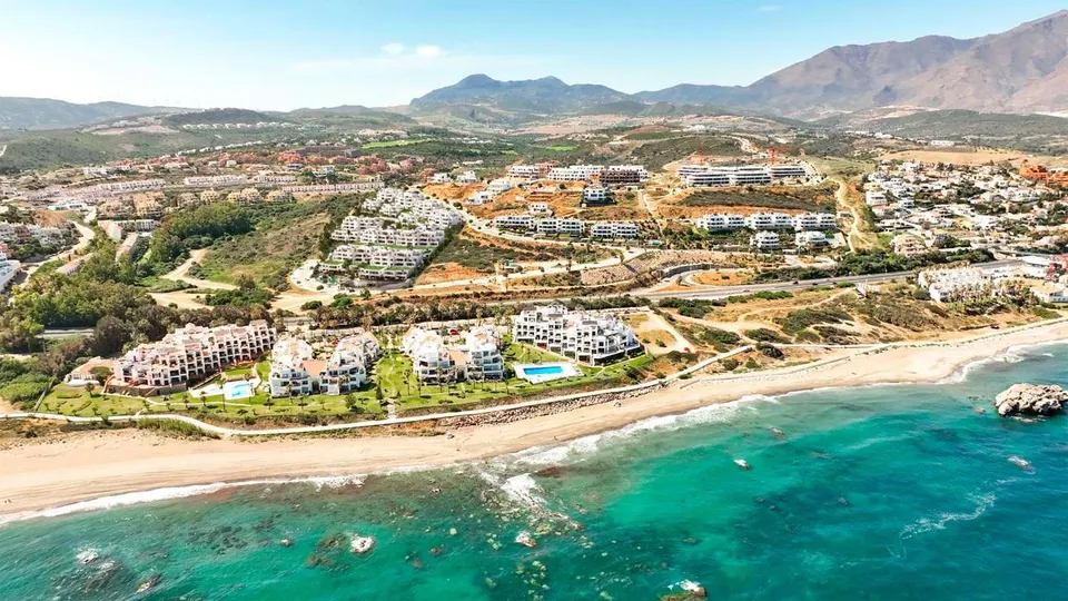 Apartament z tarasem w Casares — zdjęcie