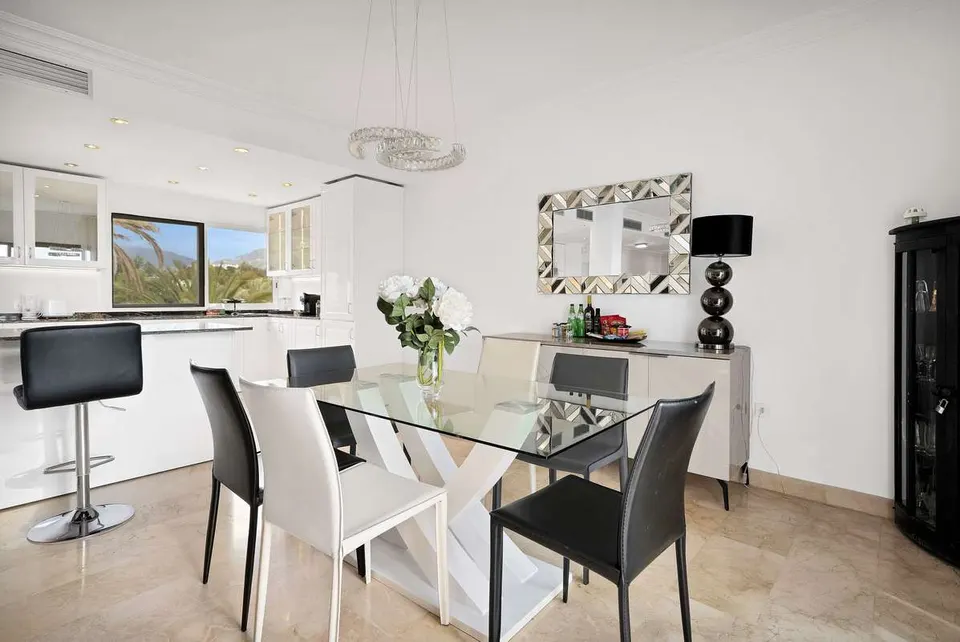 Penthouse z widokiem na morze w Marbelli — zdjęcie