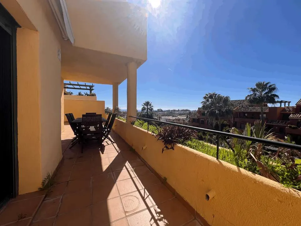 Apartament z basenem w Esteponie — zdjęcie