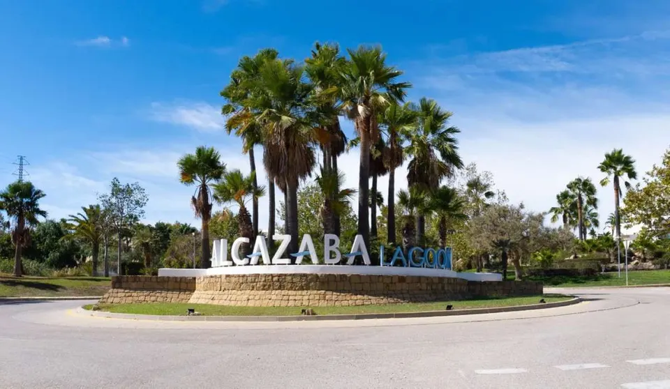 Apartament z laguną w Casares — zdjęcie