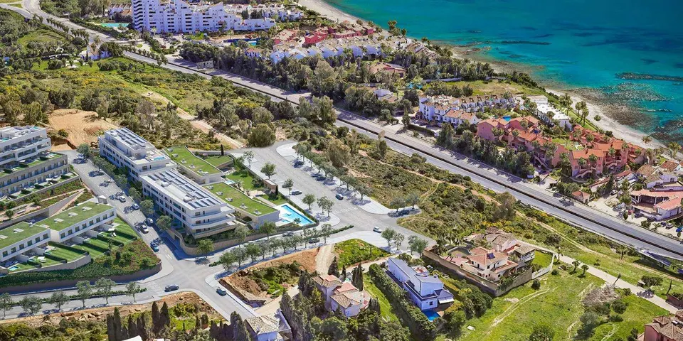 Apartament z prywatnym tarasem w Esteponie — zdjęcie