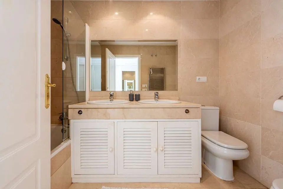 Penthouse z widokiem na naturę w Benahavís — zdjęcie
