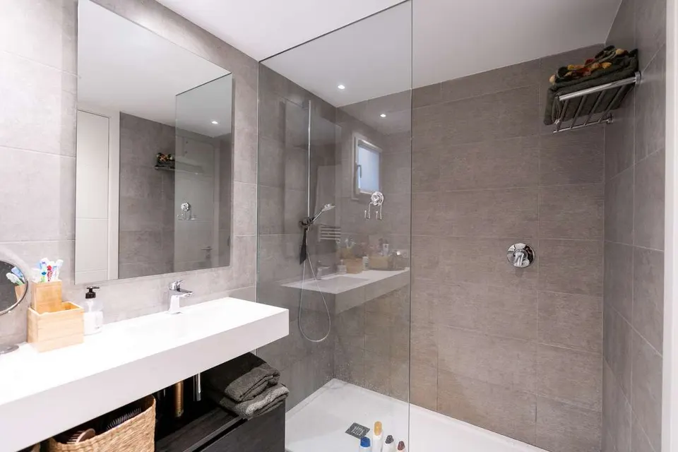 Apartament z ogrodem w Casares — zdjęcie