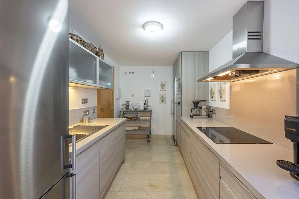 Penthouse z widokiem na morze w Benahavís — zdjęcie