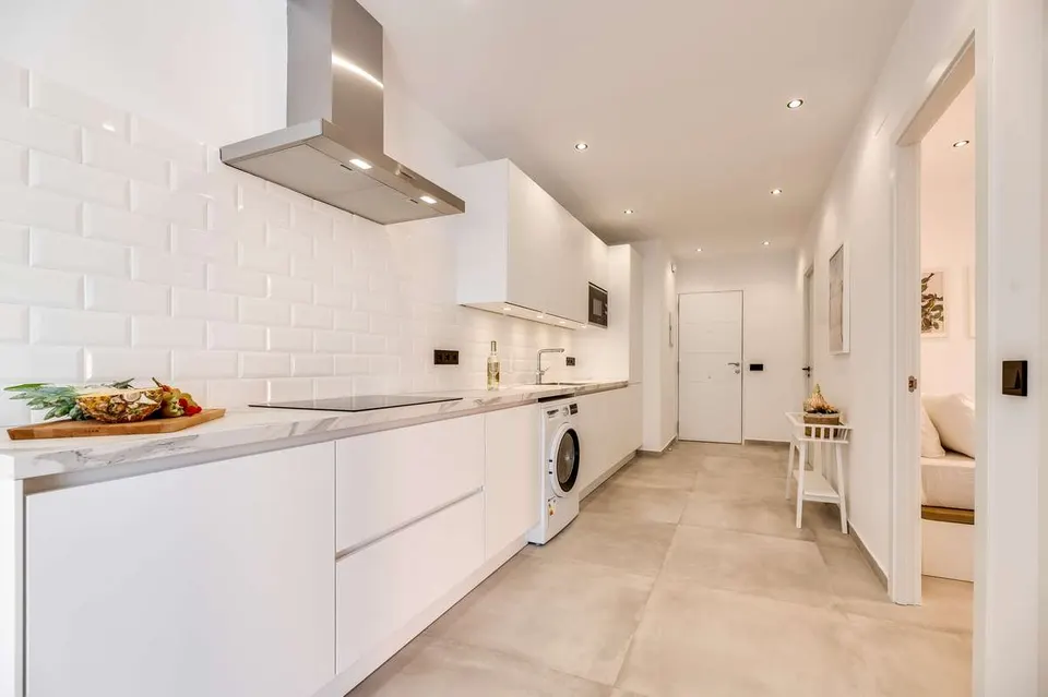 Apartament z widokiem na morze w Esteponie — zdjęcie