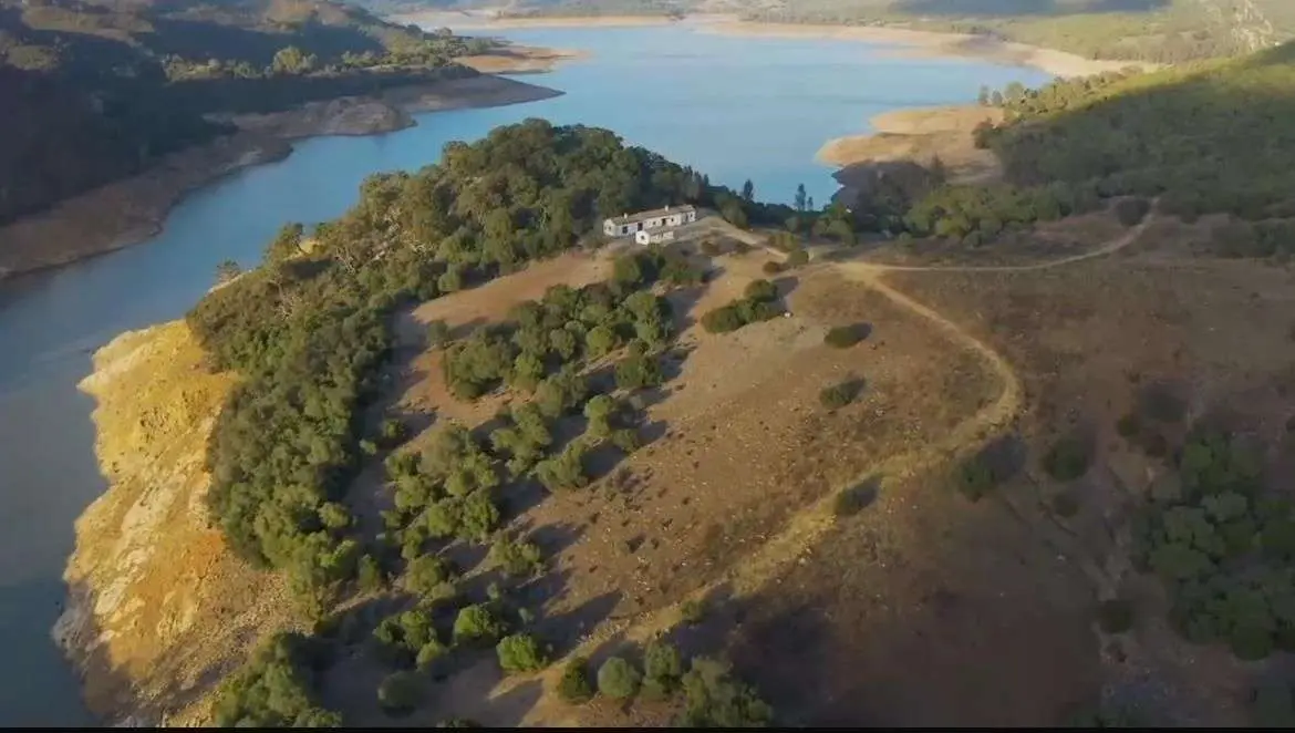 Nieruchomość z dostępem do jeziora w Castellar de la Frontera