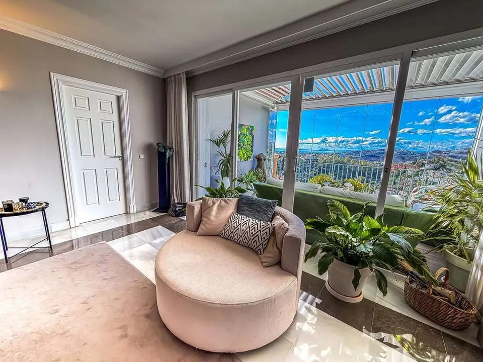 Penthouse z widokiem na morze w Benahavís — zdjęcie