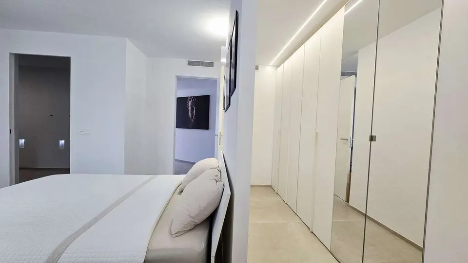 Apartament z widokiem na port w Marbelli — zdjęcie
