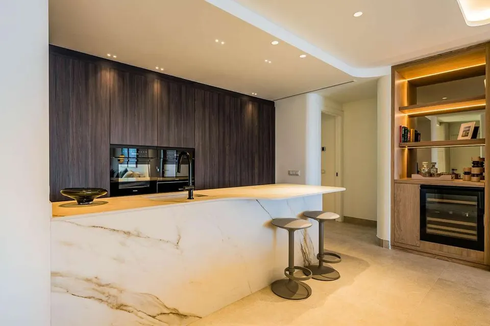 Penthouse przy plaży w Esteponie — zdjęcie