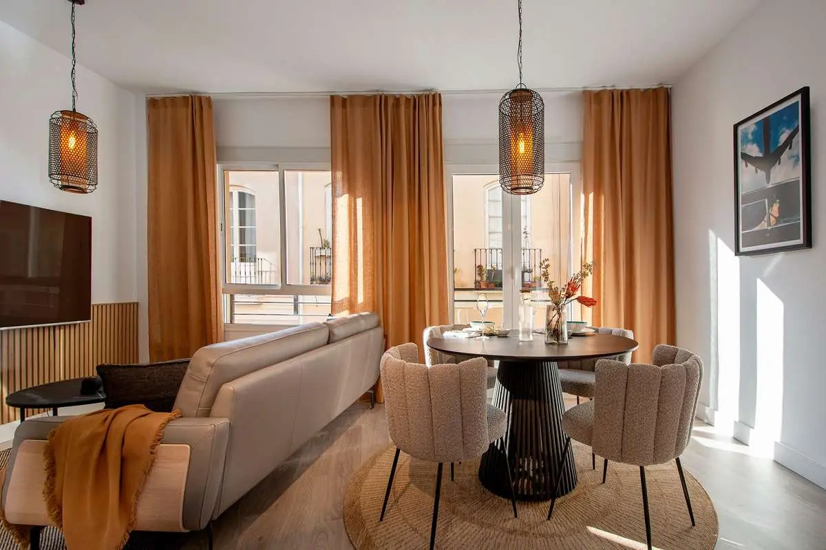 Apartament przy placu w Maladze