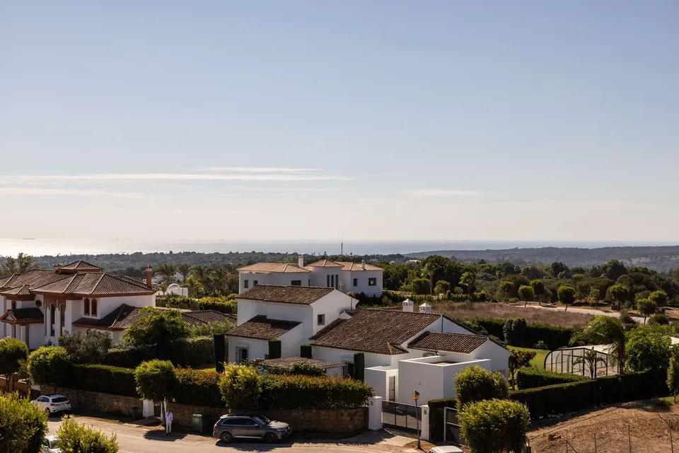 Willa z drewna w Sotogrande — zdjęcie
