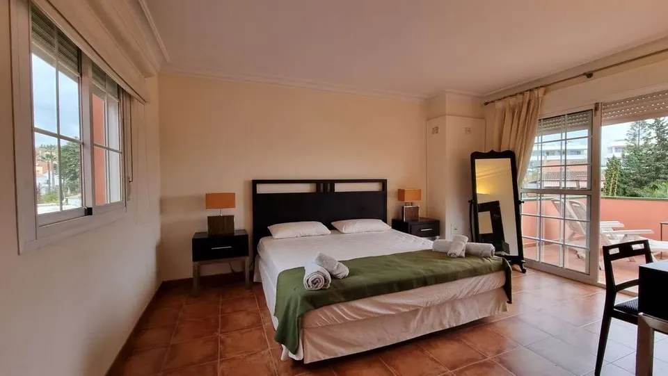 Willa z kominkiem w Marbelli — zdjęcie