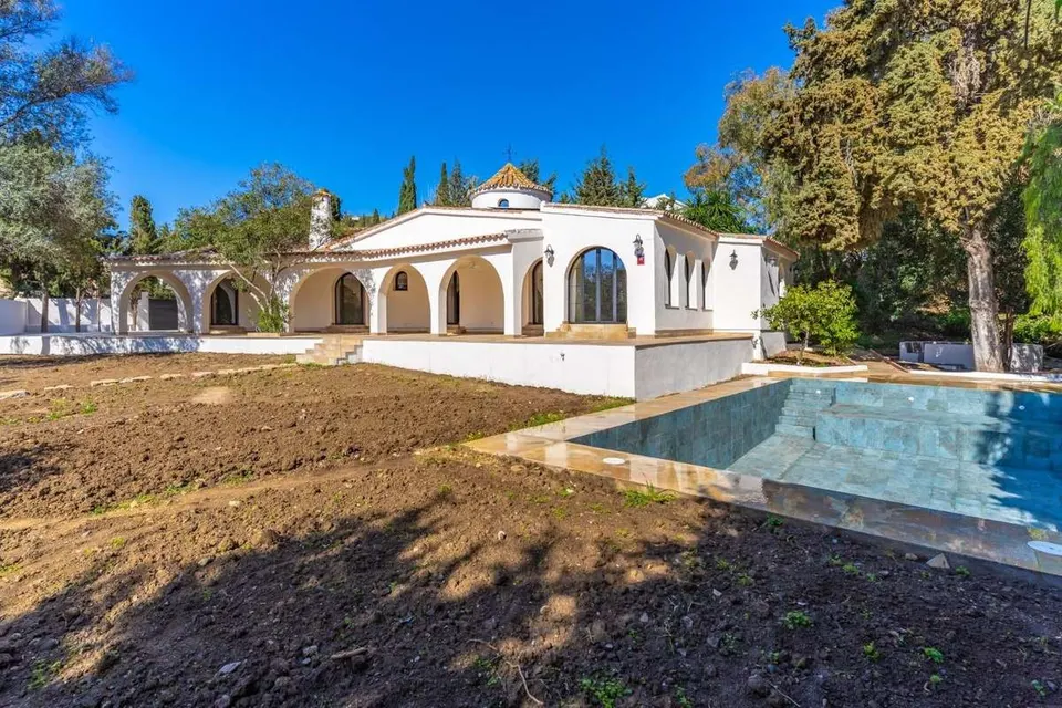 Dom szeregowy z widokiem na pole golfowe w Mijas — zdjęcie