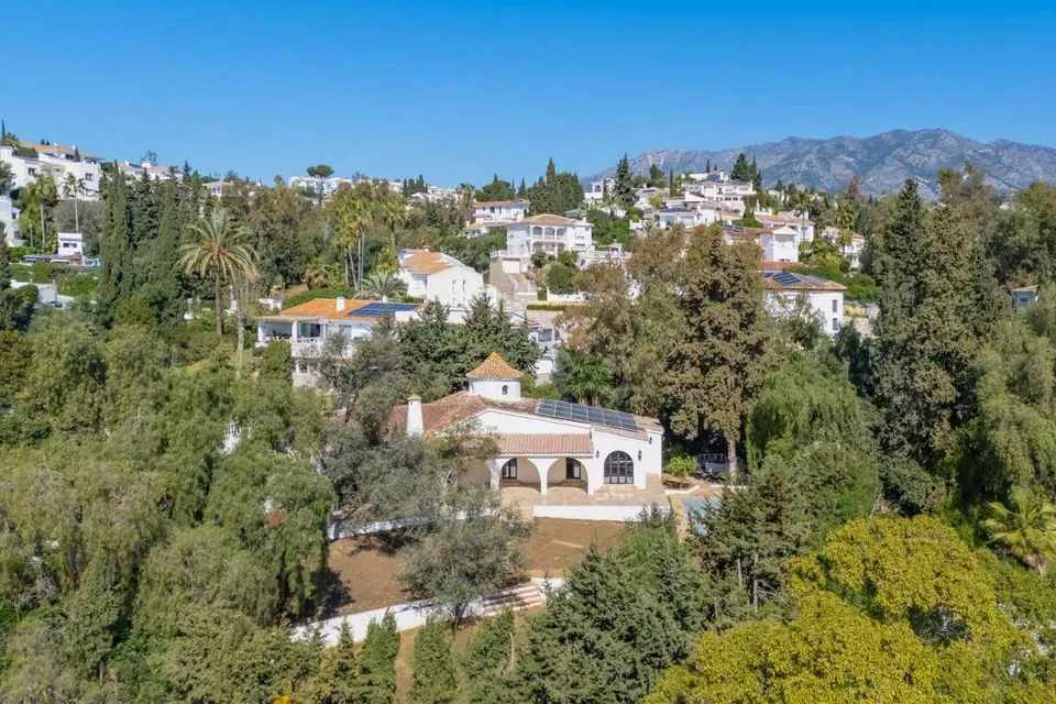 Dom szeregowy z widokiem na pole golfowe w Mijas — zdjęcie