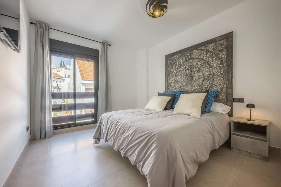 Apartament z kominkiem w Marbelli — zdjęcie