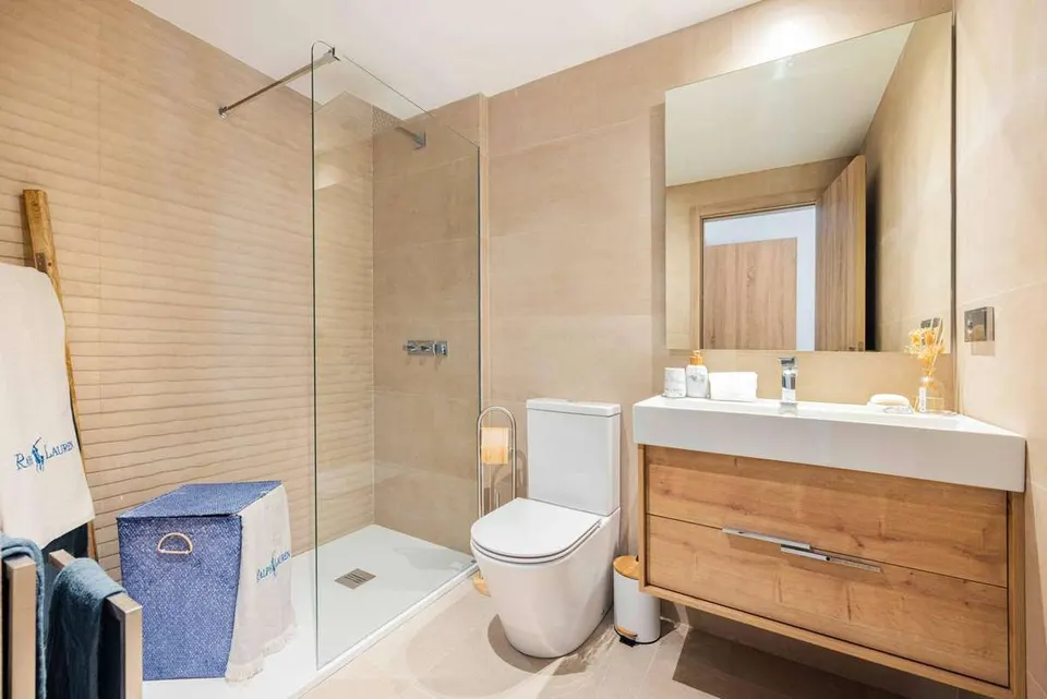 Penthouse z basenem w Casares — zdjęcie