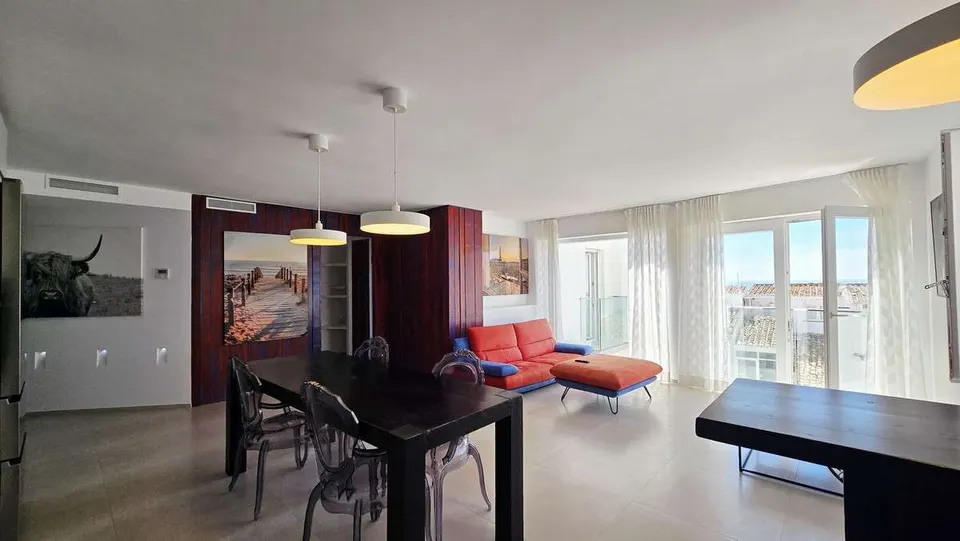 Apartament z widokiem na port w Marbelli — zdjęcie