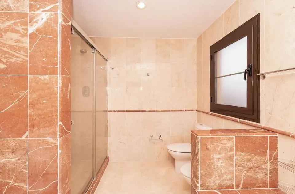 Apartament z widokiem na morze w Esteponie — zdjęcie