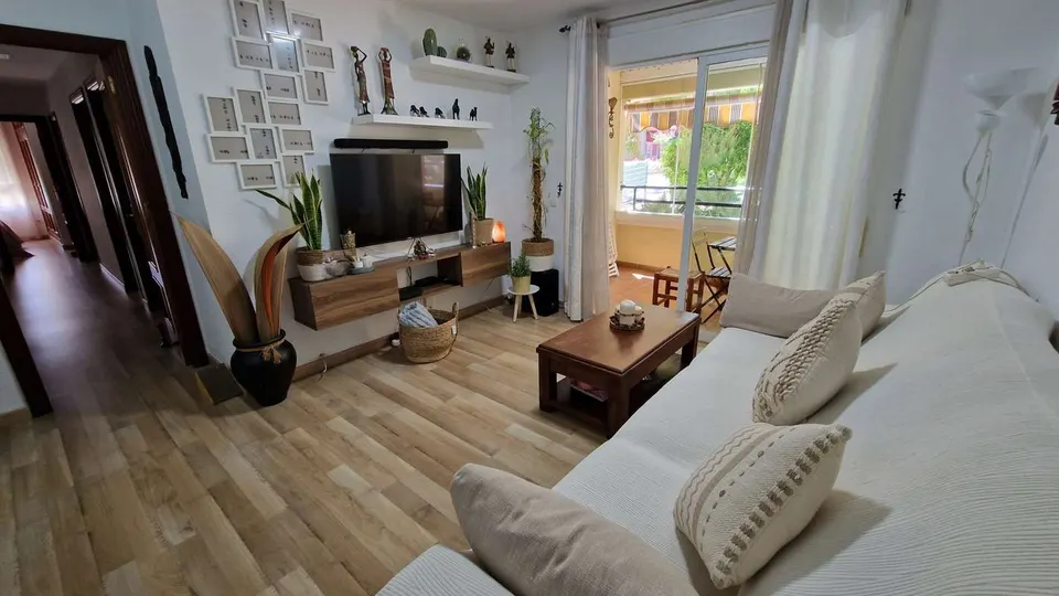Apartament z garażem w Esteponie — zdjęcie