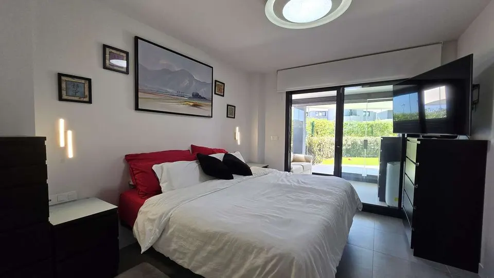 Apartament z basenem w Esteponie — zdjęcie