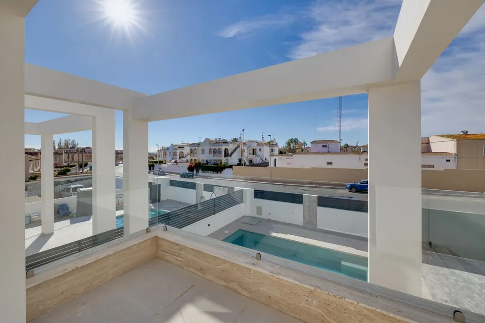 Nowe wille w Torrevieja — zdjęcie 5 z 16