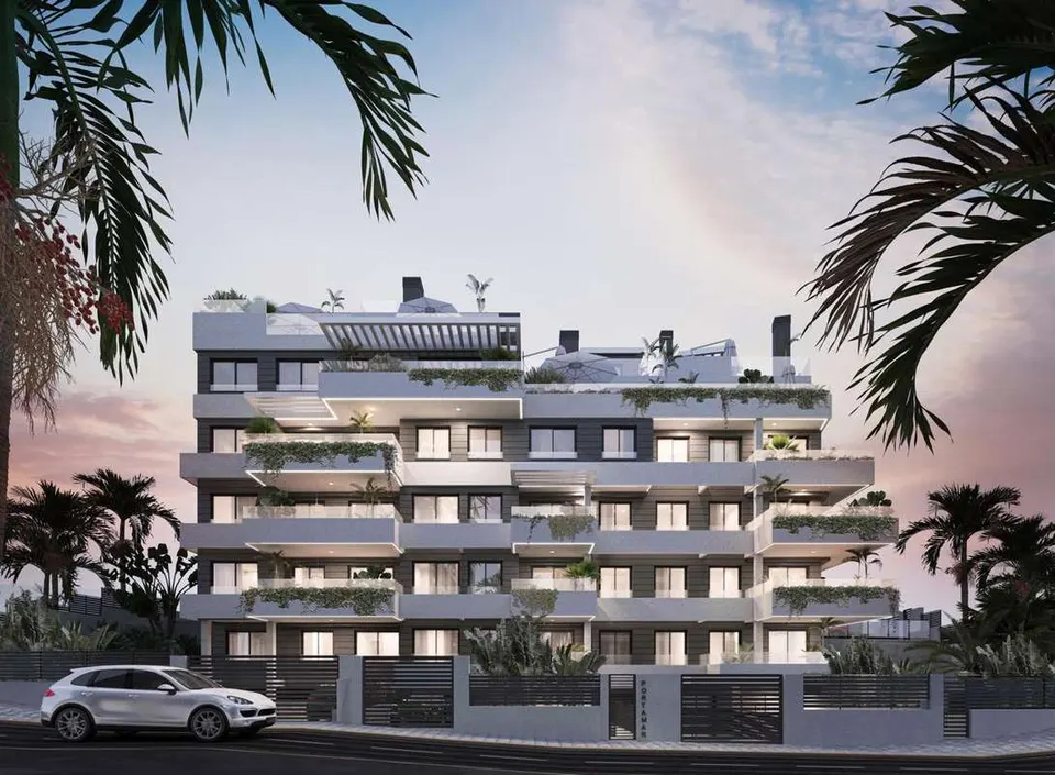 Penthouse z prywatnym tarasem w Esteponie — zdjęcie