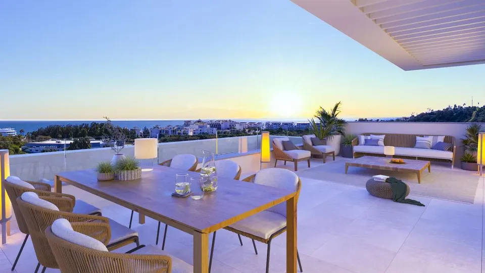 Penthouse z tarasem w Esteponie — zdjęcie