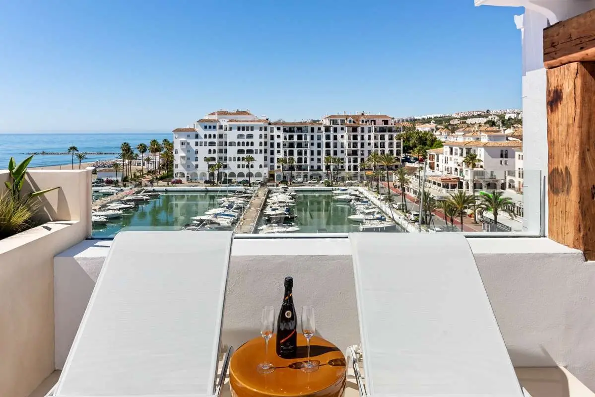 Penthouse z widokiem na morze w Manilvie