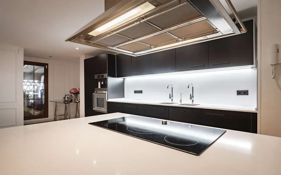 Apartament z ogrodem w Benahavís — zdjęcie