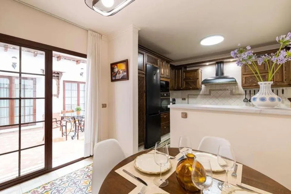 Dom szeregowy z patio w Fuengiroli — zdjęcie