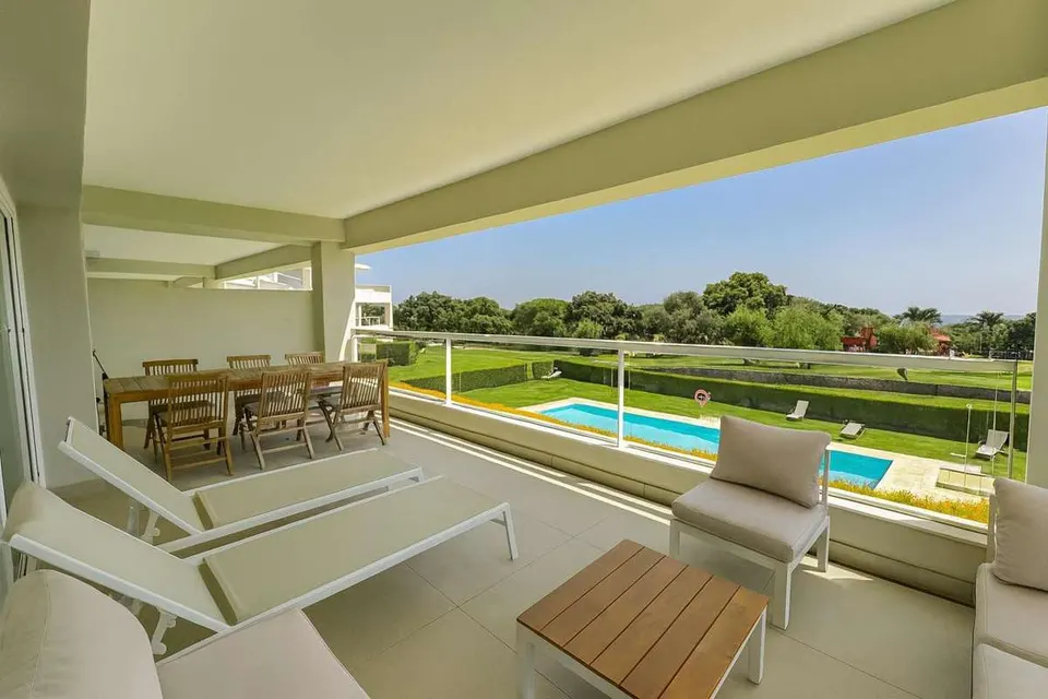 Apartament z widokiem na morze w Sotogrande — zdjęcie