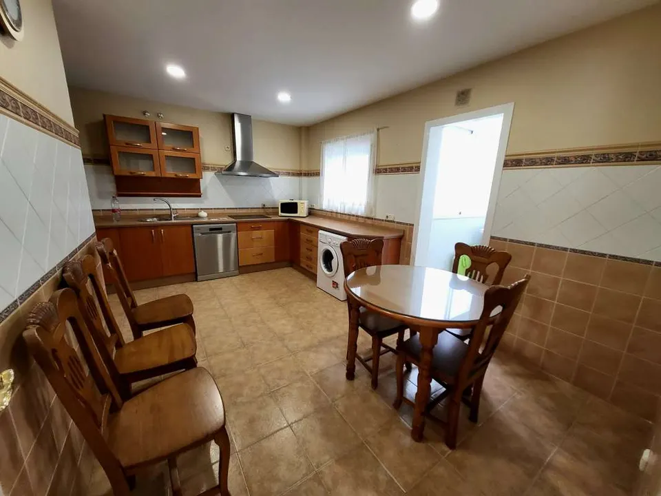 Apartament z widokiem na morze w Esteponie — zdjęcie