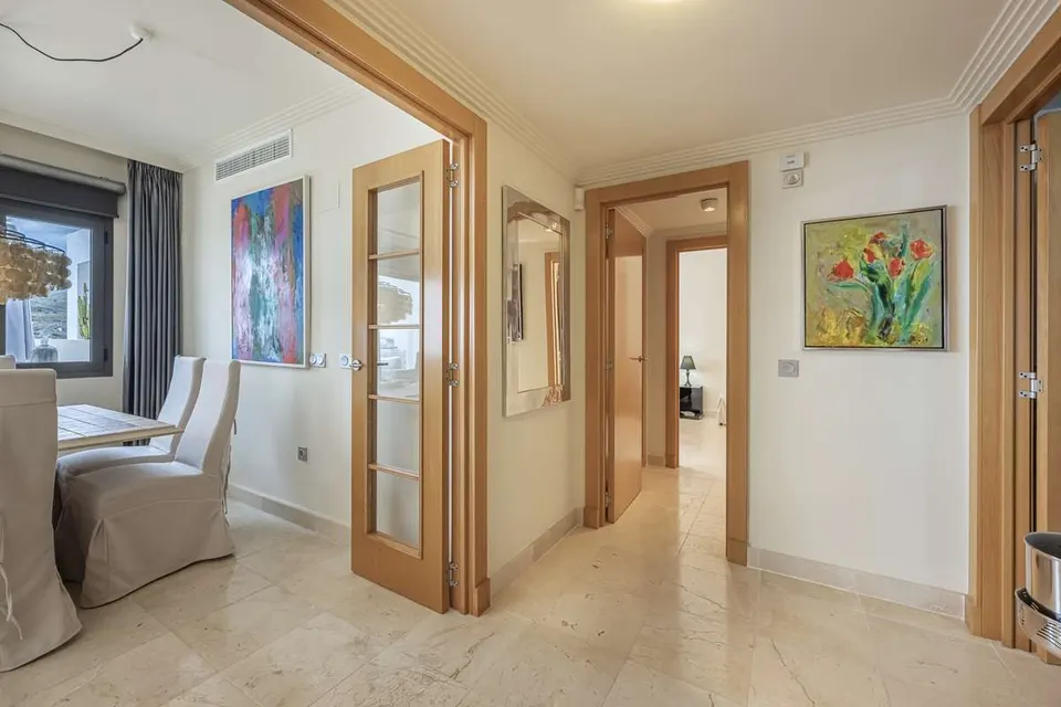 Penthouse z widokiem na morze w Benahavís — zdjęcie