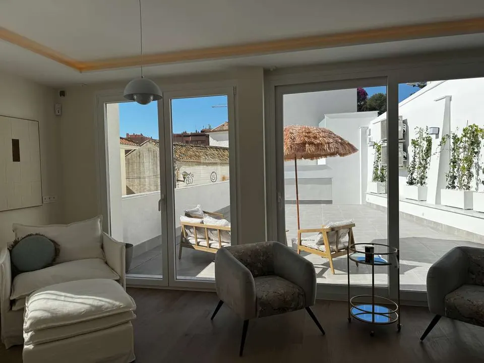 Apartament z tarasem w Maladze — zdjęcie