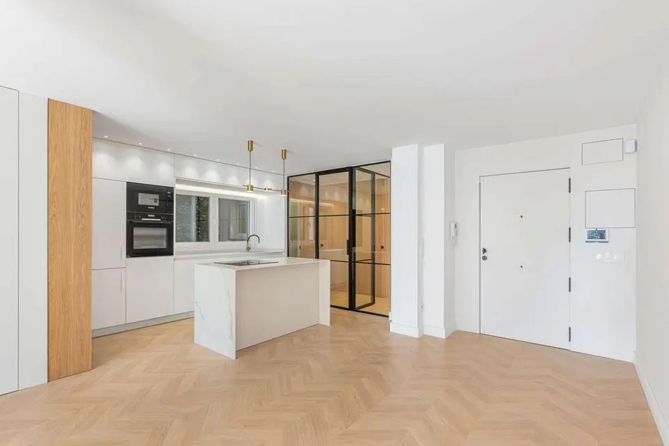 Apartament z nowoczesnym designem w Maladze — zdjęcie