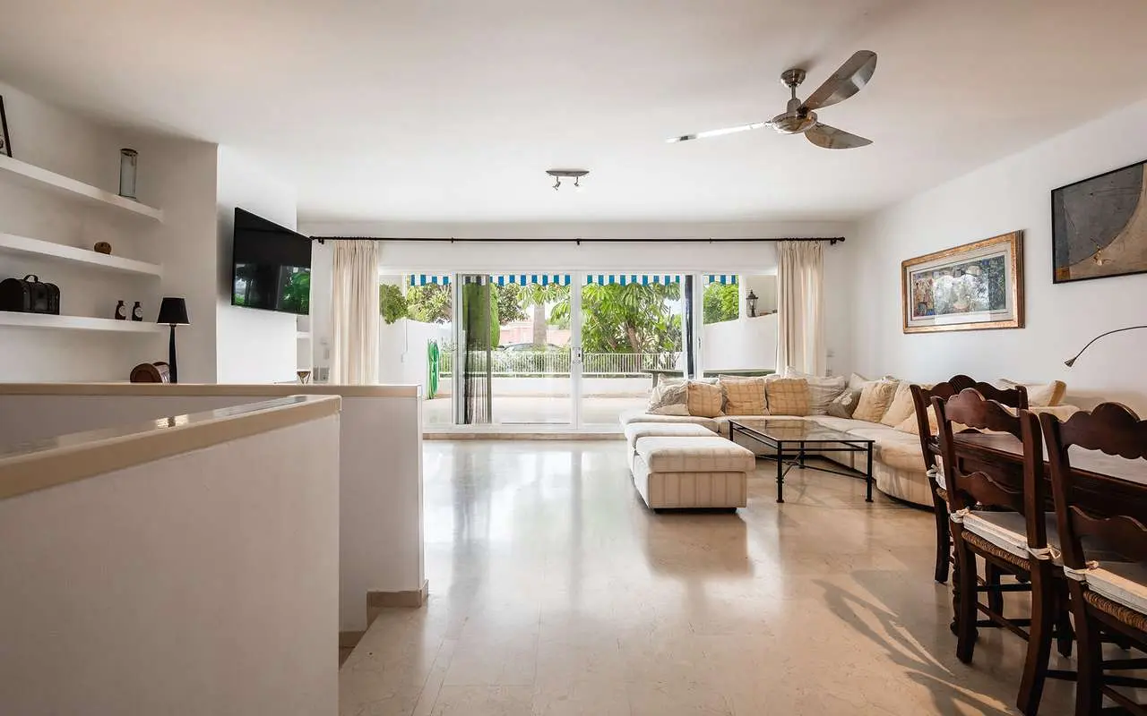 Apartament z basenem w Marbelli