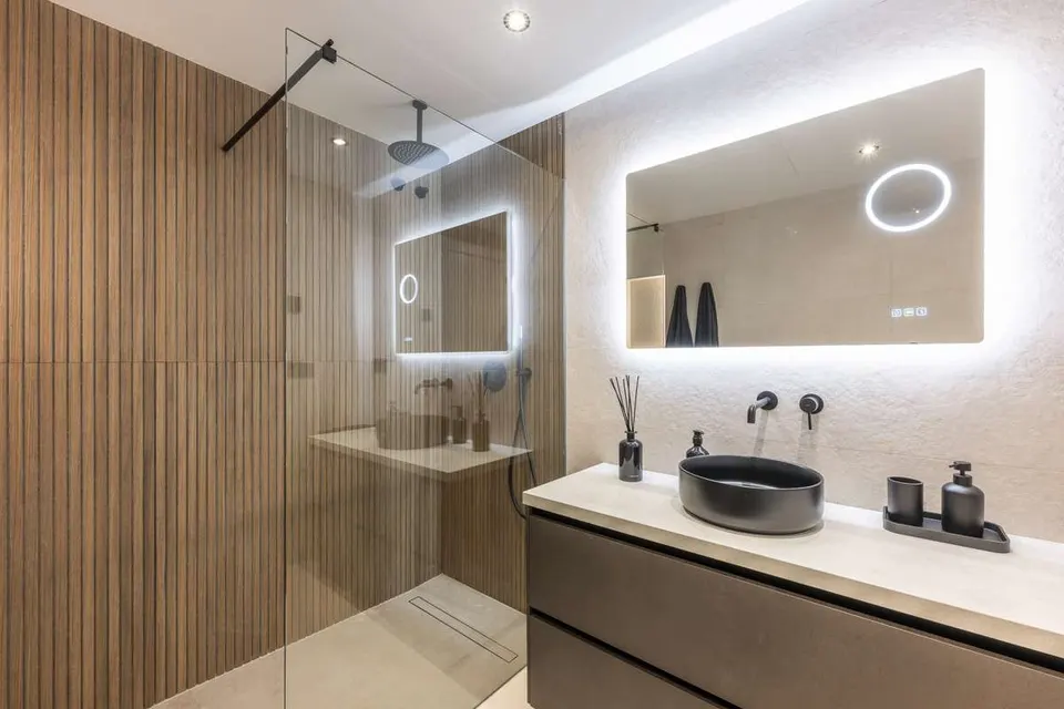 Apartament z kominkiem w Marbelli — zdjęcie