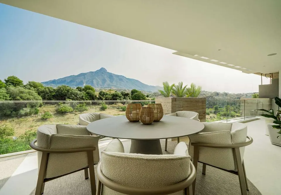 Penthouse z basenem w Marbelli — zdjęcie