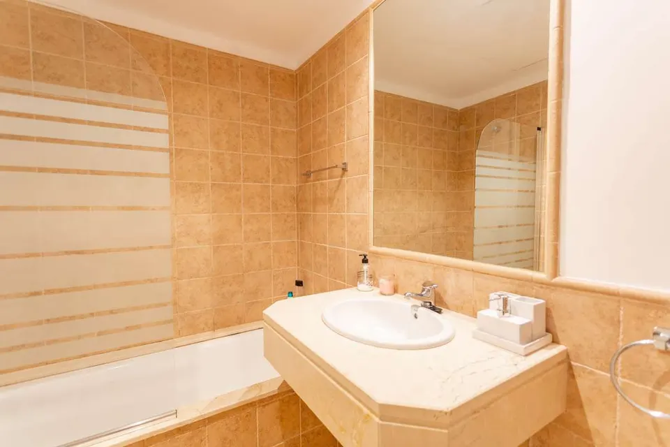 Apartament z widokiem na morze w Benahavís — zdjęcie