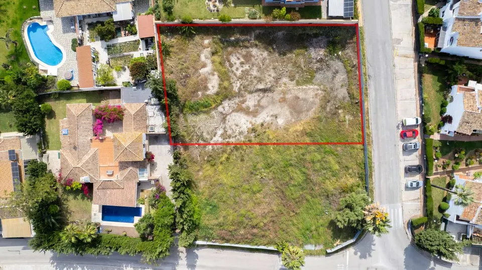 Nieruchomość z projektem w Esteponie — zdjęcie