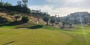 Willa przy polu golfowym w Esteponie — zdjęcie