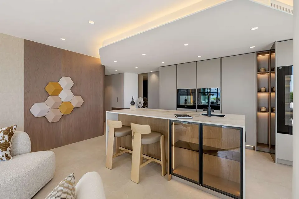 Apartament z kominkiem w Esteponie — zdjęcie